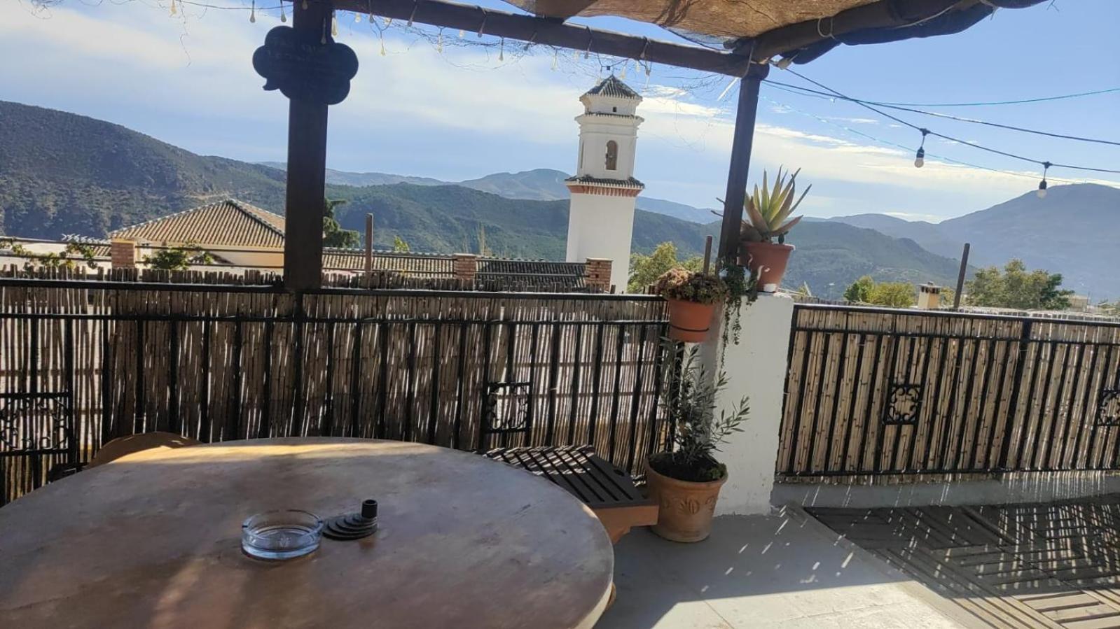 La Casa Rural De Paco Y Ana Pitres Exteriör bild